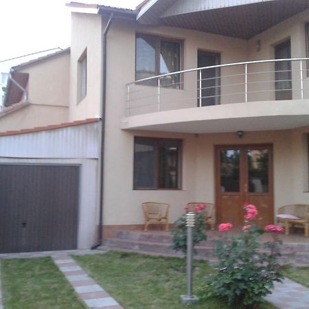 Studio Julius Constança Exterior foto
